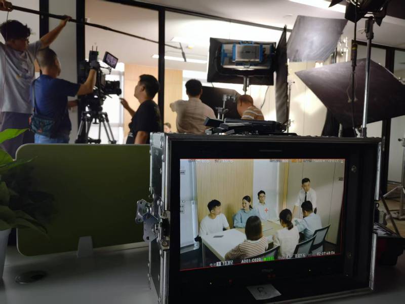 徽州区TVC拍摄公司：科技产品视觉化大师，诠释未来感与功能美学